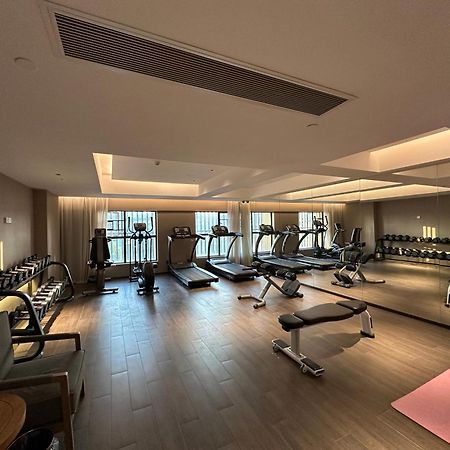 Mehood Lestie International Hotel Nancun Wanbo Metro Station Branch - Free Shuttle Bus To Canton Fair Complex During Canton Fair Period & Free Breakfast & Free Afternoon Tea & Free Midnight Snack & Free Vpn Internet Access Eksteriør billede
