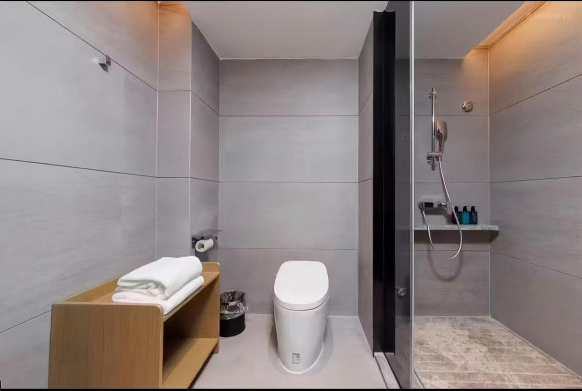 Mehood Lestie International Hotel Nancun Wanbo Metro Station Branch - Free Shuttle Bus To Canton Fair Complex During Canton Fair Period & Free Breakfast & Free Afternoon Tea & Free Midnight Snack & Free Vpn Internet Access Eksteriør billede