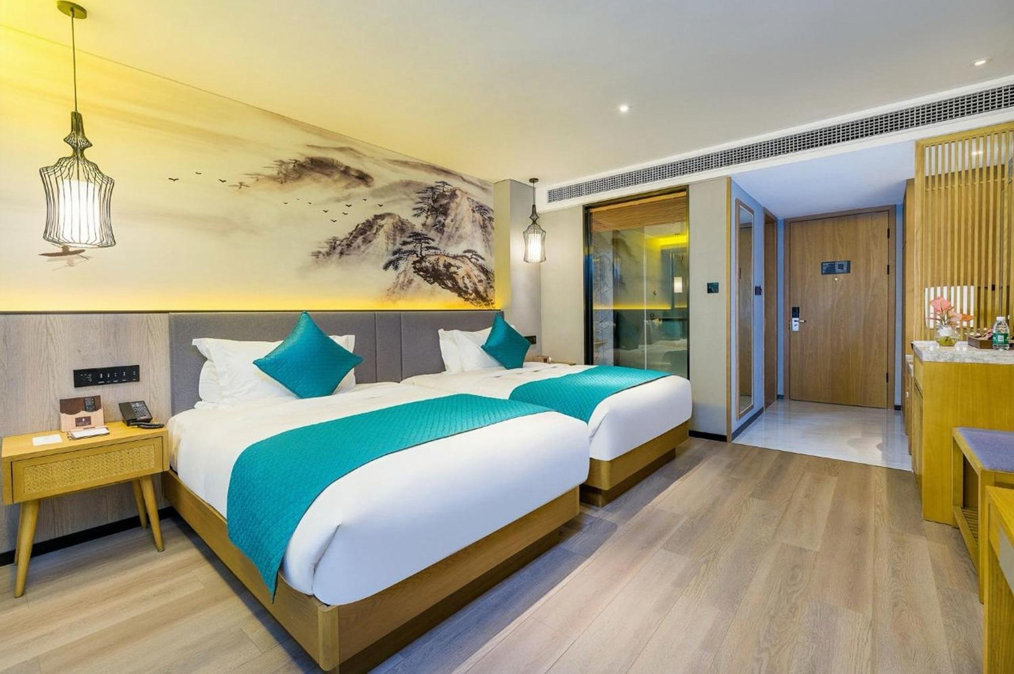 Mehood Lestie International Hotel Nancun Wanbo Metro Station Branch - Free Shuttle Bus To Canton Fair Complex During Canton Fair Period & Free Breakfast & Free Afternoon Tea & Free Midnight Snack & Free Vpn Internet Access Eksteriør billede