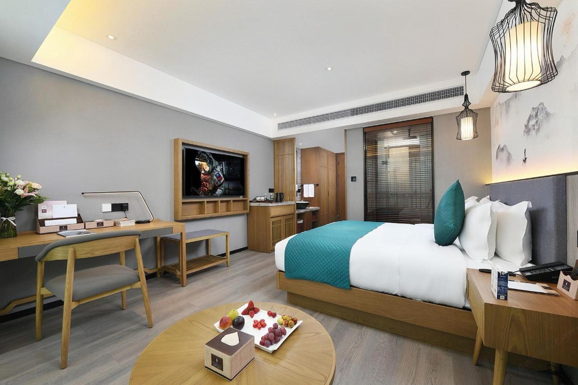 Mehood Lestie International Hotel Nancun Wanbo Metro Station Branch - Free Shuttle Bus To Canton Fair Complex During Canton Fair Period & Free Breakfast & Free Afternoon Tea & Free Midnight Snack & Free Vpn Internet Access Eksteriør billede