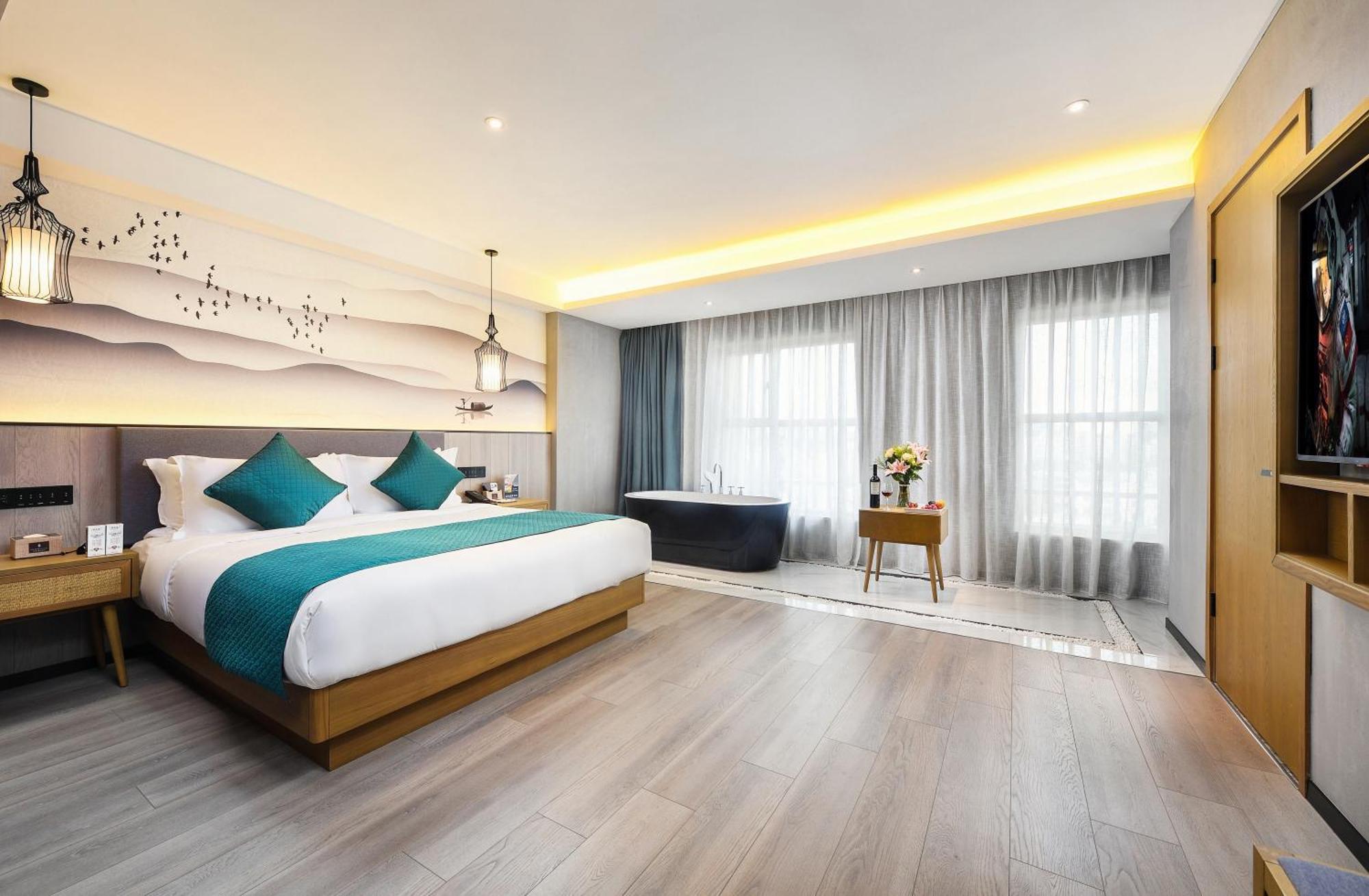 Mehood Lestie International Hotel Nancun Wanbo Metro Station Branch - Free Shuttle Bus To Canton Fair Complex During Canton Fair Period & Free Breakfast & Free Afternoon Tea & Free Midnight Snack & Free Vpn Internet Access Eksteriør billede