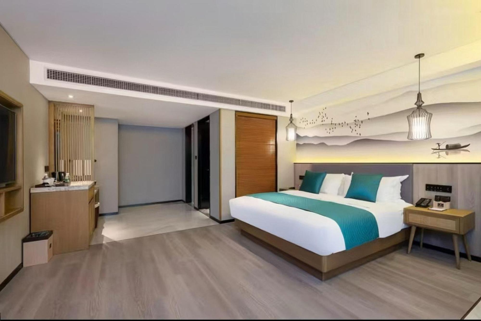 Mehood Lestie International Hotel Nancun Wanbo Metro Station Branch - Free Shuttle Bus To Canton Fair Complex During Canton Fair Period & Free Breakfast & Free Afternoon Tea & Free Midnight Snack & Free Vpn Internet Access Eksteriør billede