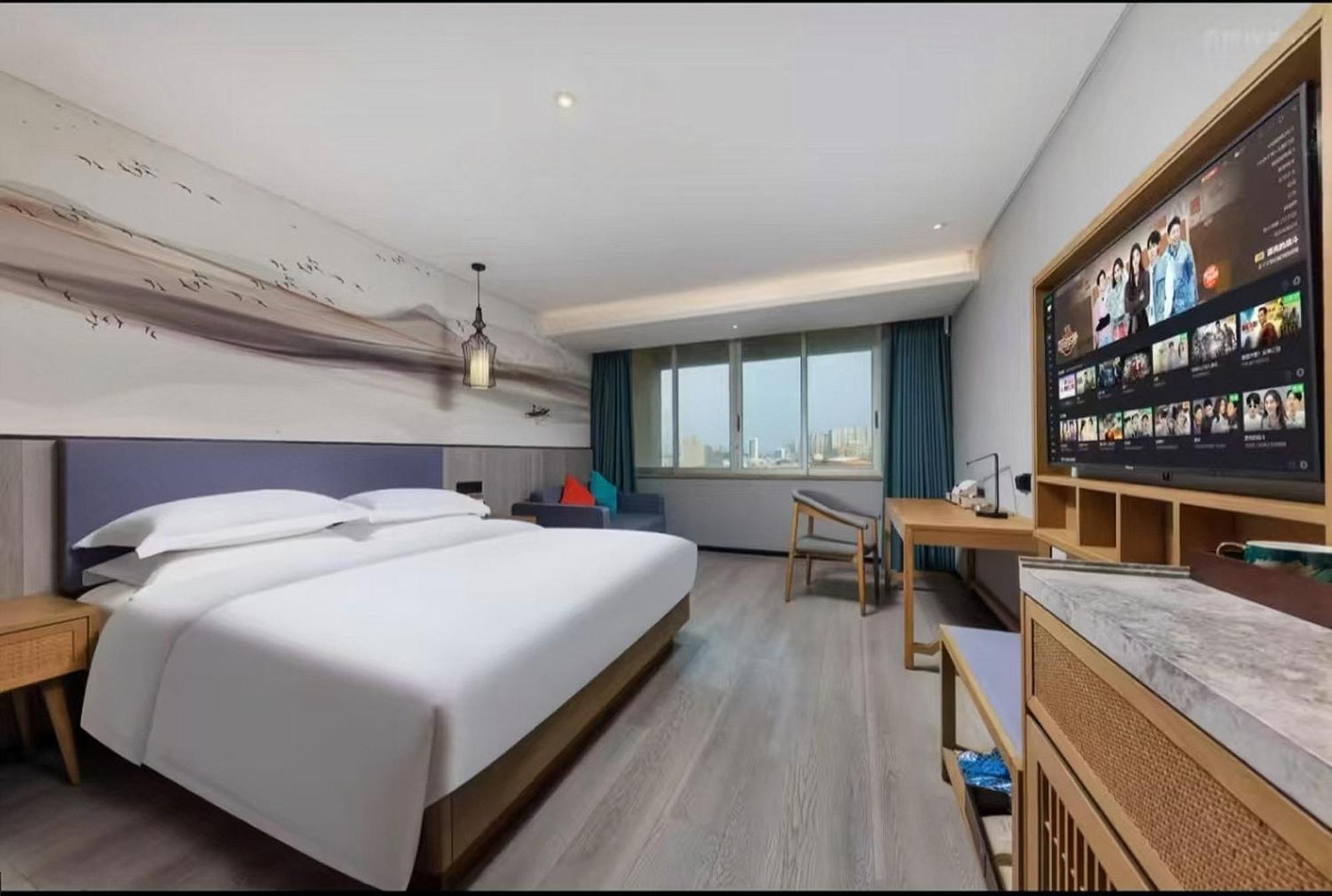 Mehood Lestie International Hotel Nancun Wanbo Metro Station Branch - Free Shuttle Bus To Canton Fair Complex During Canton Fair Period & Free Breakfast & Free Afternoon Tea & Free Midnight Snack & Free Vpn Internet Access Eksteriør billede