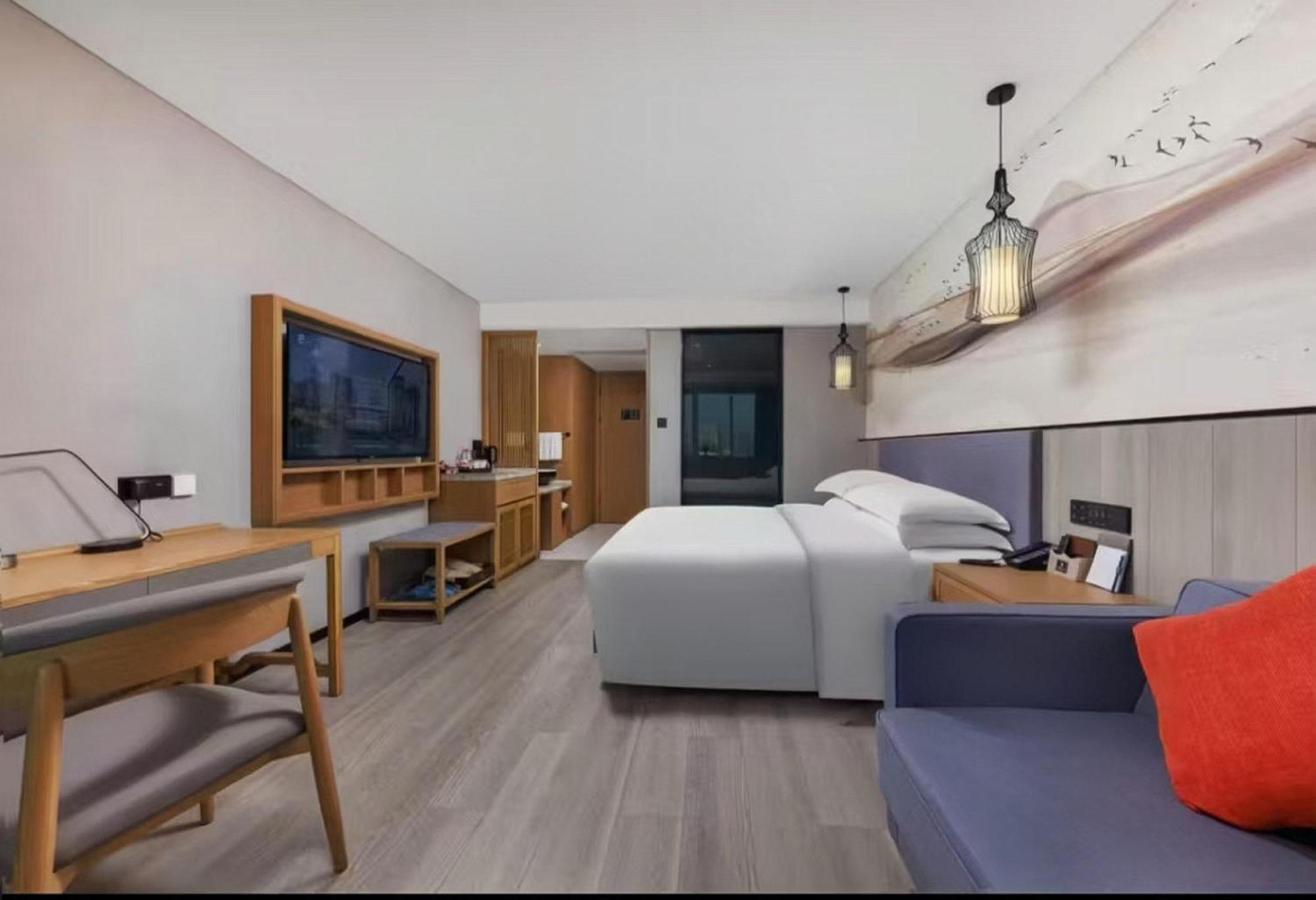 Mehood Lestie International Hotel Nancun Wanbo Metro Station Branch - Free Shuttle Bus To Canton Fair Complex During Canton Fair Period & Free Breakfast & Free Afternoon Tea & Free Midnight Snack & Free Vpn Internet Access Eksteriør billede