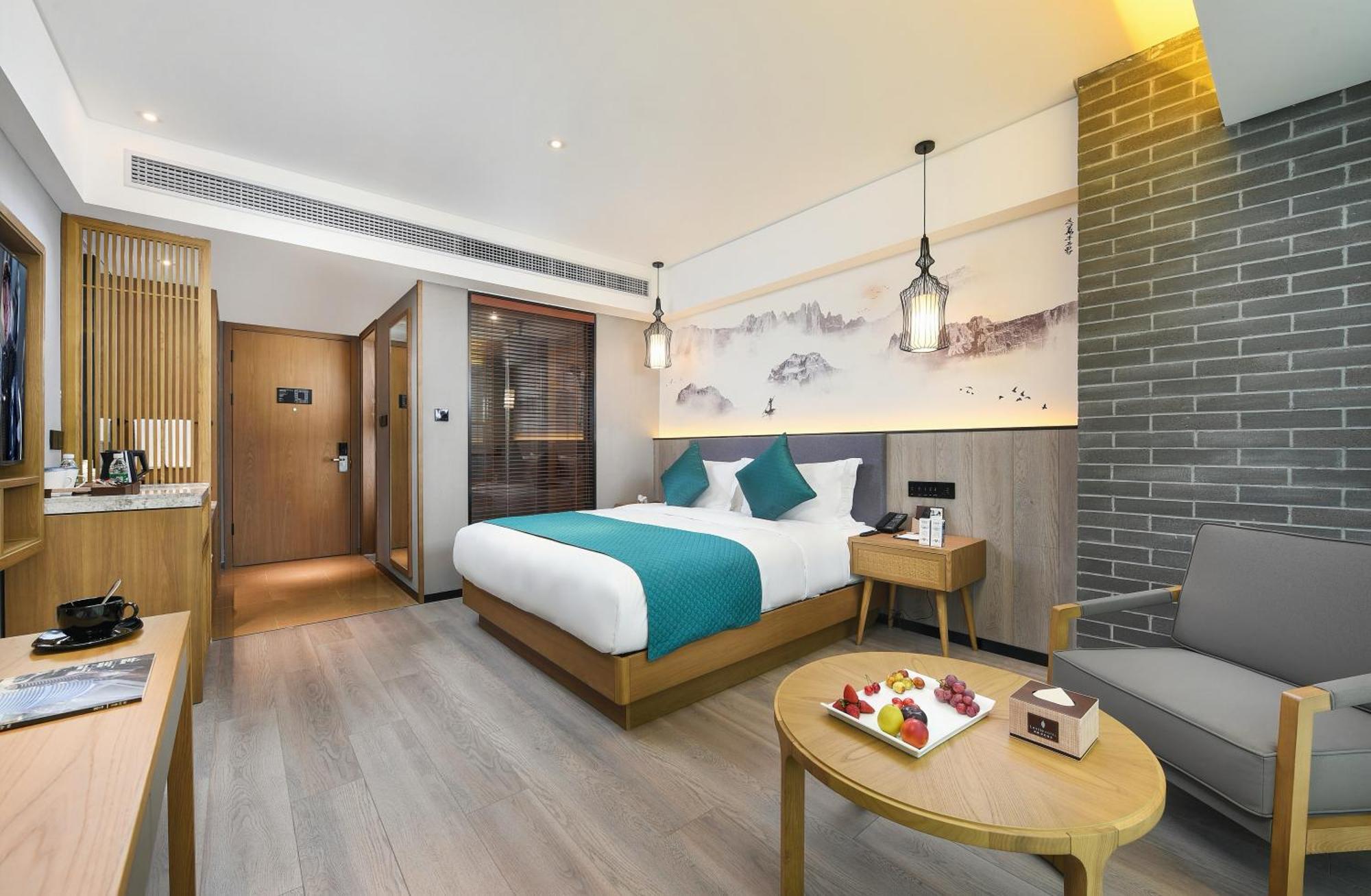 Mehood Lestie International Hotel Nancun Wanbo Metro Station Branch - Free Shuttle Bus To Canton Fair Complex During Canton Fair Period & Free Breakfast & Free Afternoon Tea & Free Midnight Snack & Free Vpn Internet Access Eksteriør billede