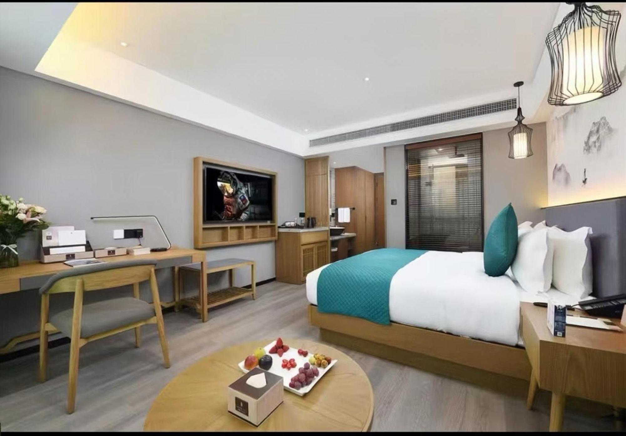 Mehood Lestie International Hotel Nancun Wanbo Metro Station Branch - Free Shuttle Bus To Canton Fair Complex During Canton Fair Period & Free Breakfast & Free Afternoon Tea & Free Midnight Snack & Free Vpn Internet Access Eksteriør billede