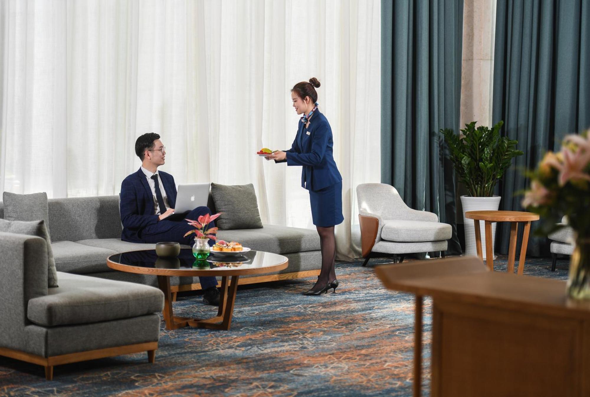 Mehood Lestie International Hotel Nancun Wanbo Metro Station Branch - Free Shuttle Bus To Canton Fair Complex During Canton Fair Period & Free Breakfast & Free Afternoon Tea & Free Midnight Snack & Free Vpn Internet Access Eksteriør billede
