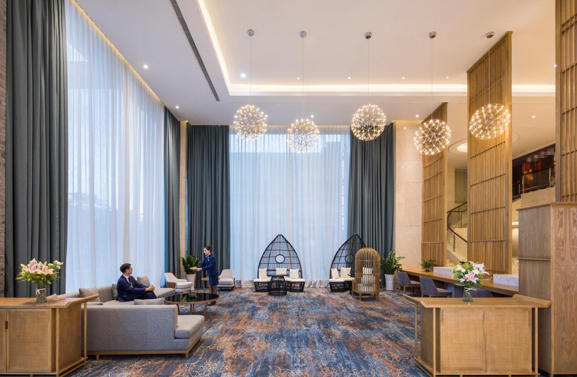 Mehood Lestie International Hotel Nancun Wanbo Metro Station Branch - Free Shuttle Bus To Canton Fair Complex During Canton Fair Period & Free Breakfast & Free Afternoon Tea & Free Midnight Snack & Free Vpn Internet Access Eksteriør billede