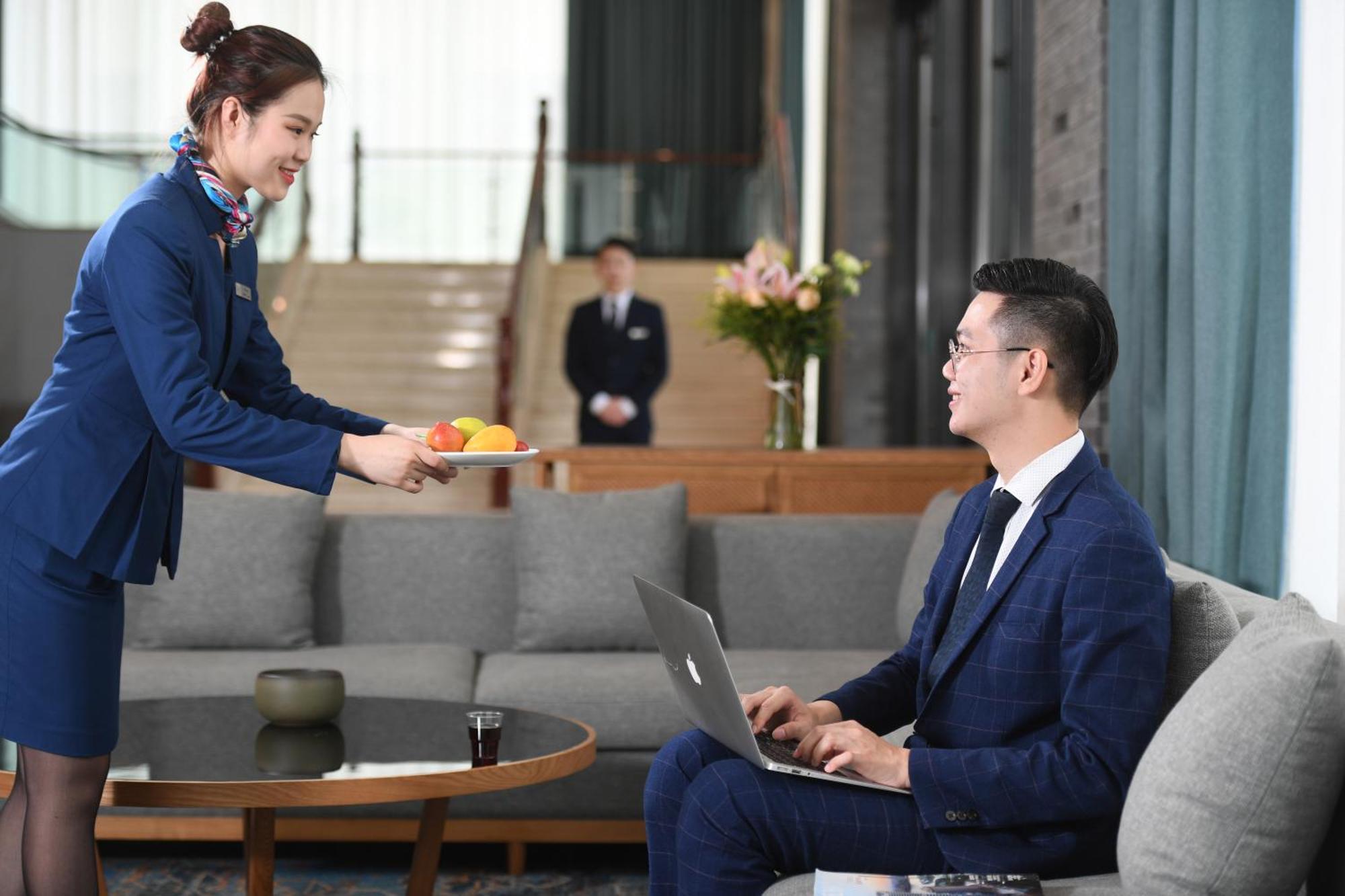 Mehood Lestie International Hotel Nancun Wanbo Metro Station Branch - Free Shuttle Bus To Canton Fair Complex During Canton Fair Period & Free Breakfast & Free Afternoon Tea & Free Midnight Snack & Free Vpn Internet Access Eksteriør billede