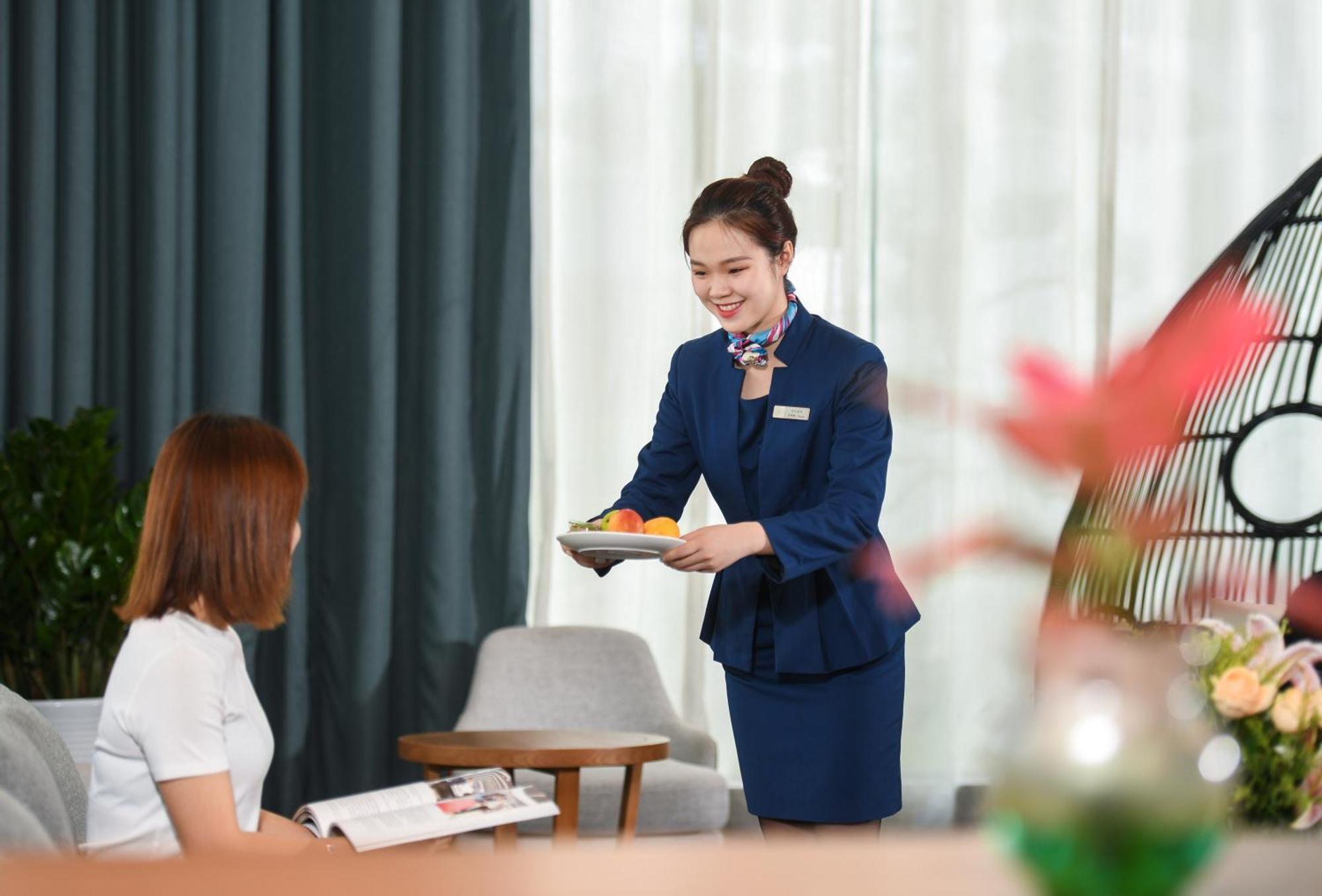 Mehood Lestie International Hotel Nancun Wanbo Metro Station Branch - Free Shuttle Bus To Canton Fair Complex During Canton Fair Period & Free Breakfast & Free Afternoon Tea & Free Midnight Snack & Free Vpn Internet Access Eksteriør billede