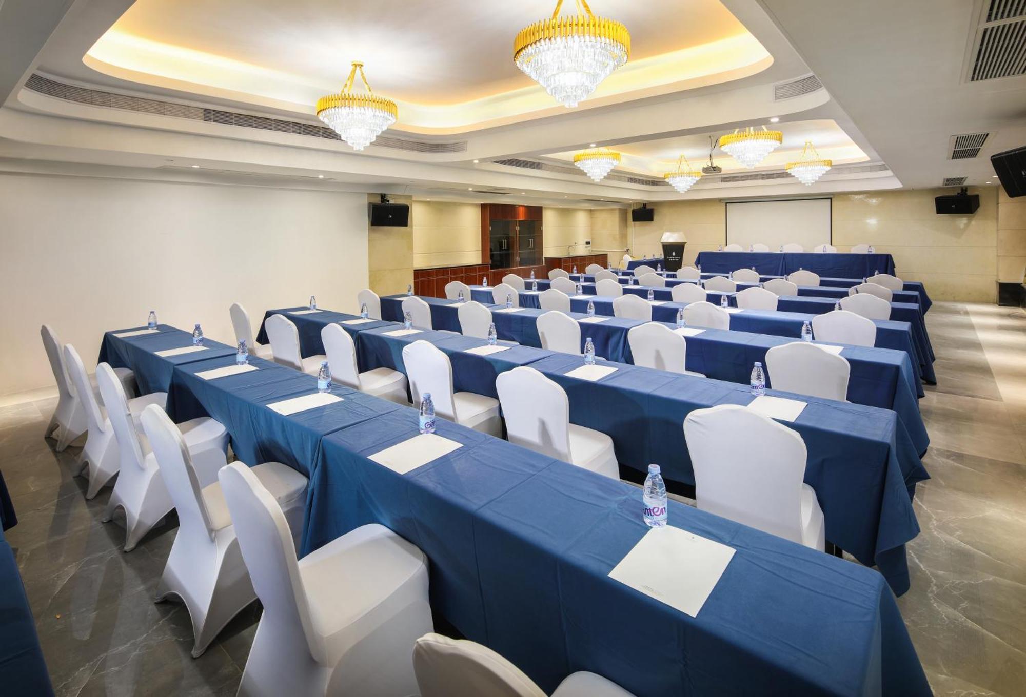 Mehood Lestie International Hotel Nancun Wanbo Metro Station Branch - Free Shuttle Bus To Canton Fair Complex During Canton Fair Period & Free Breakfast & Free Afternoon Tea & Free Midnight Snack & Free Vpn Internet Access Eksteriør billede