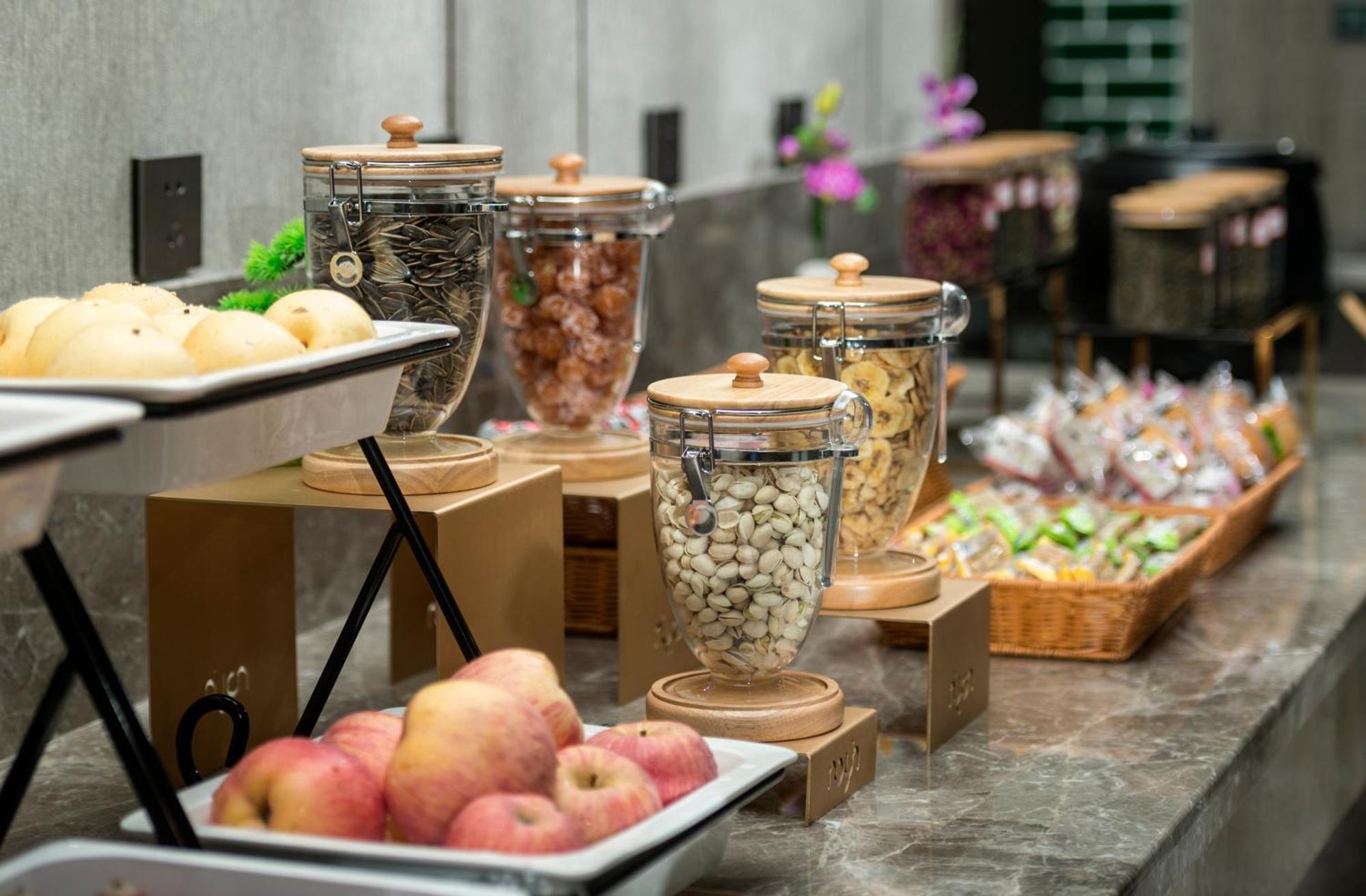 Mehood Lestie International Hotel Nancun Wanbo Metro Station Branch - Free Shuttle Bus To Canton Fair Complex During Canton Fair Period & Free Breakfast & Free Afternoon Tea & Free Midnight Snack & Free Vpn Internet Access Eksteriør billede
